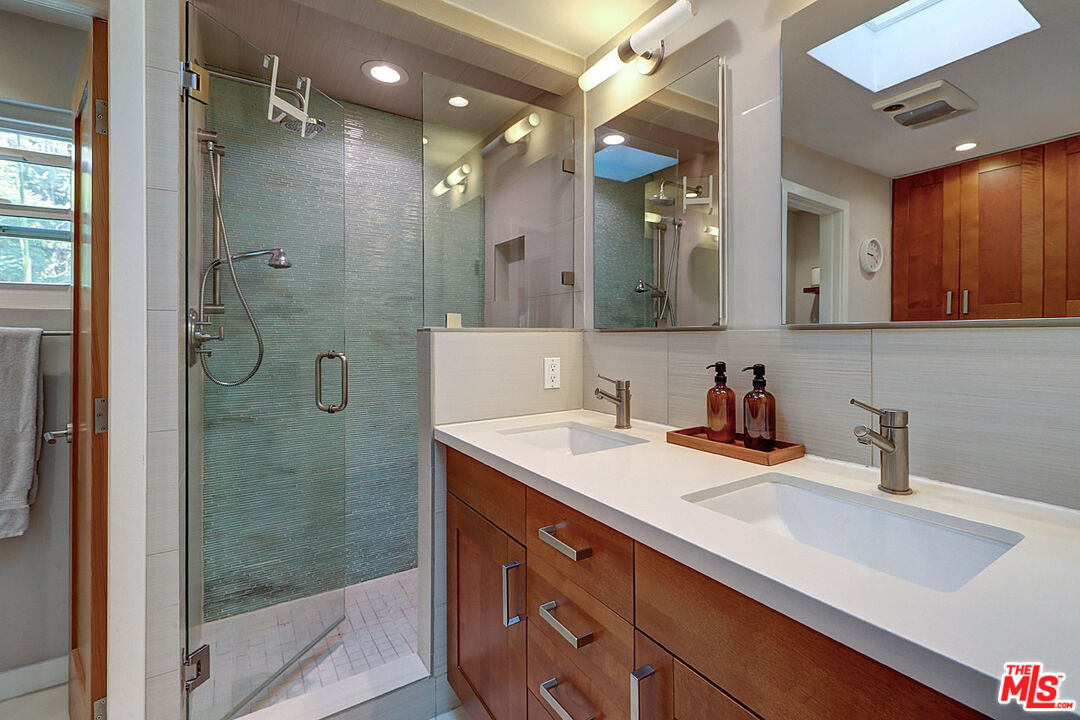 8326 Ridpath Dr