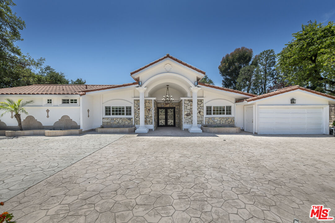 16379 Meadowridge Rd