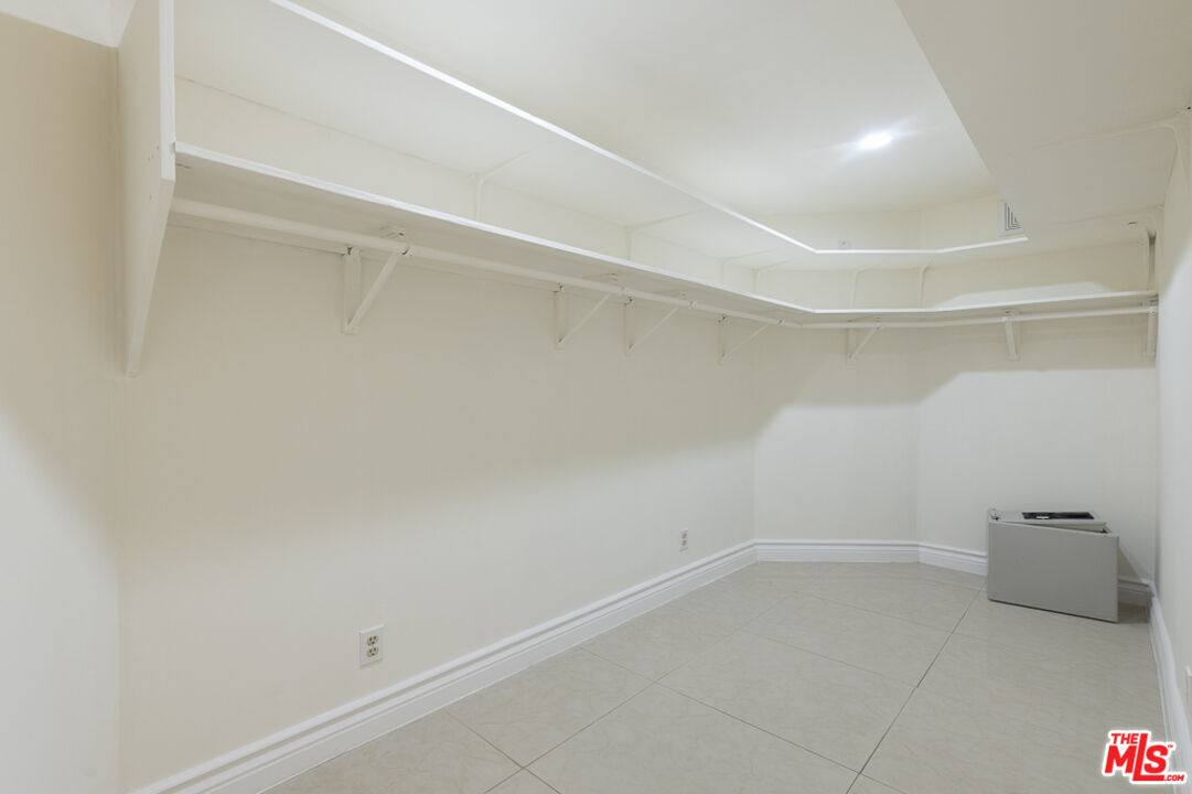 16379 Meadowridge Rd