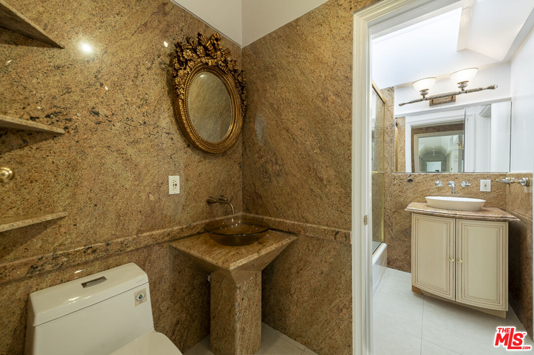 16379 Meadowridge Rd