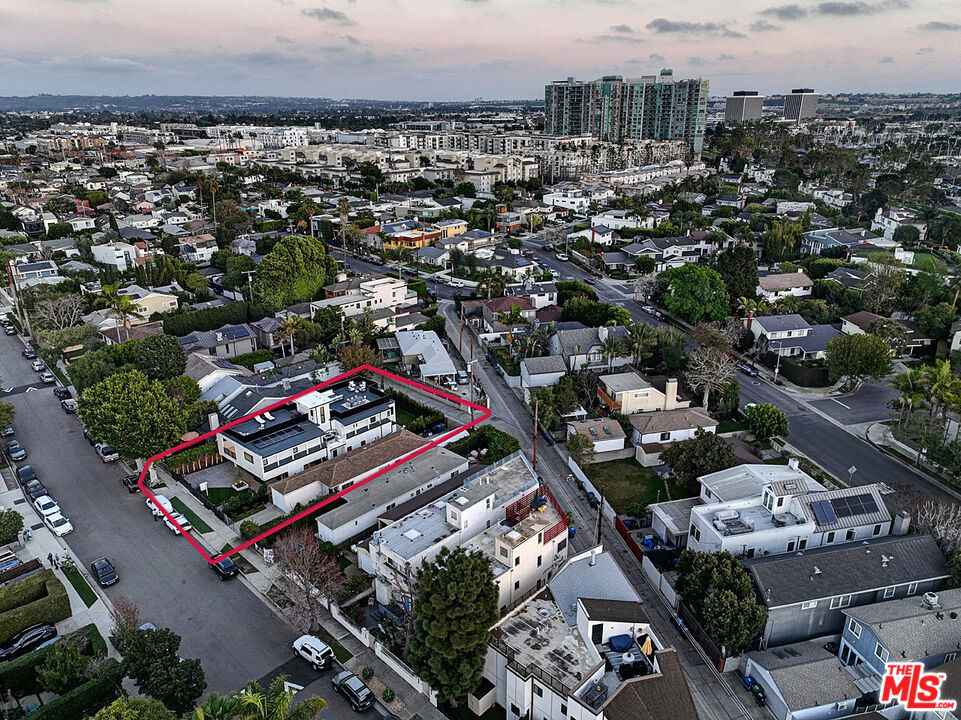 846 Dickson St