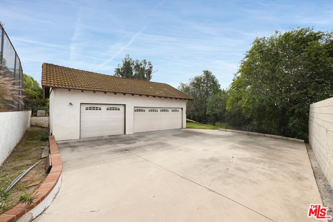 7680 E Eucalyptus Way