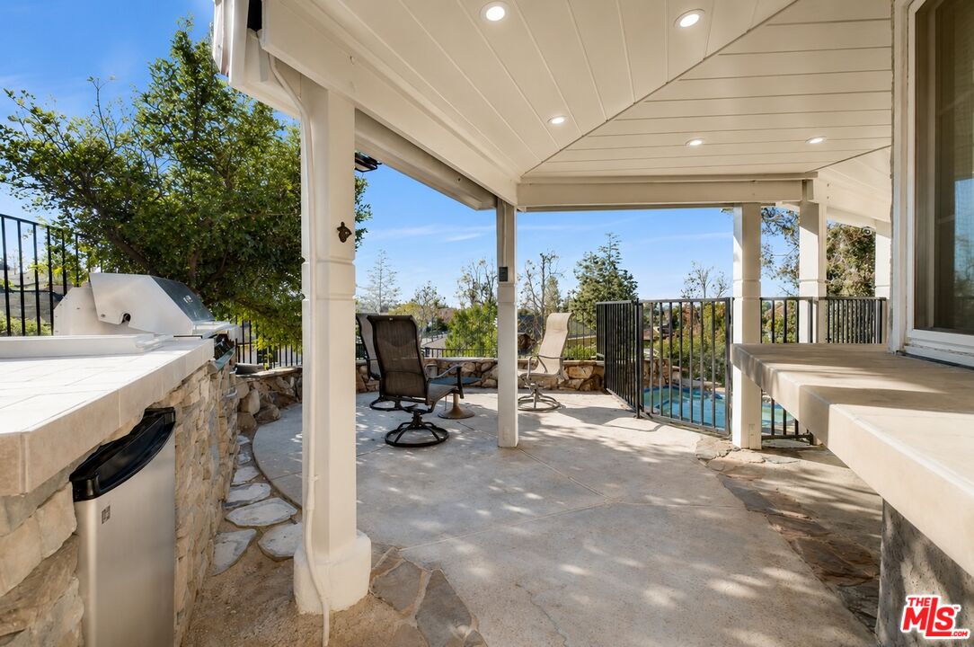 157 S Donna Ct