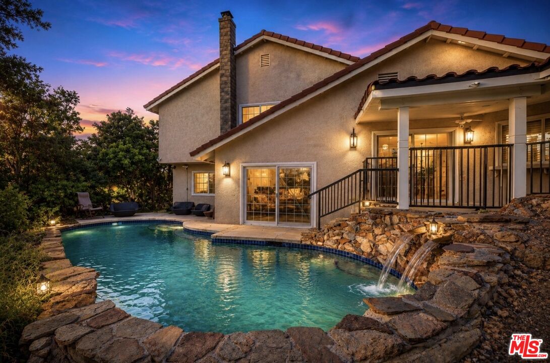 157 S Donna Ct