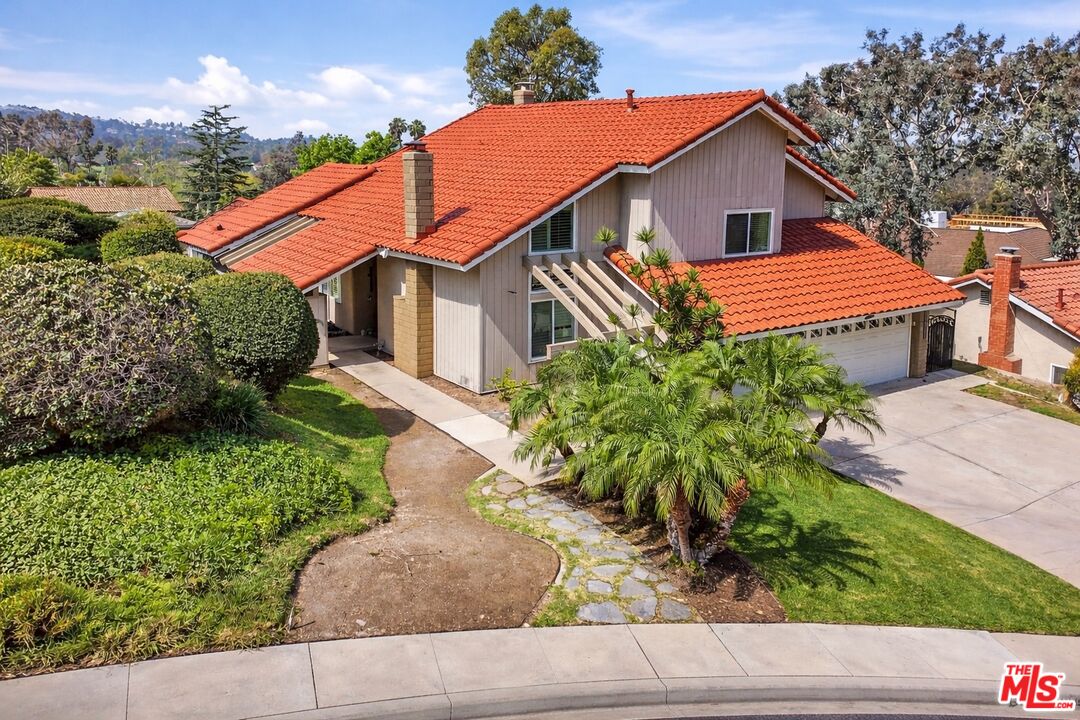 157 S Donna Ct