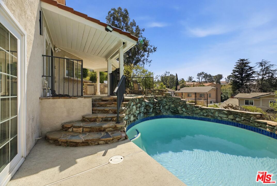 157 S Donna Ct