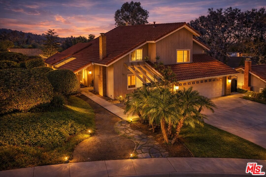 157 S Donna Ct