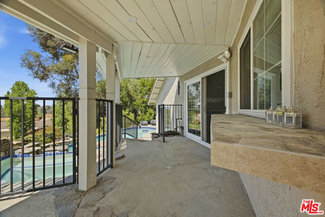 157 S Donna Ct