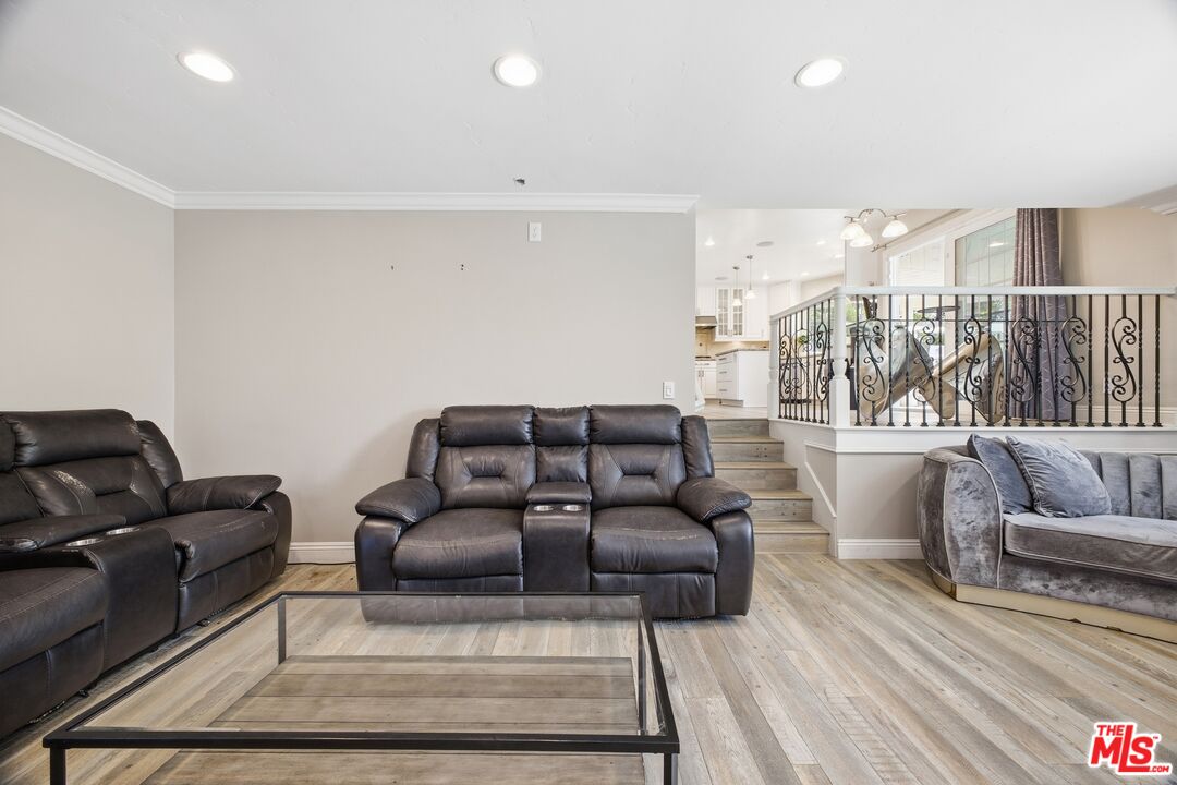 157 S Donna Ct