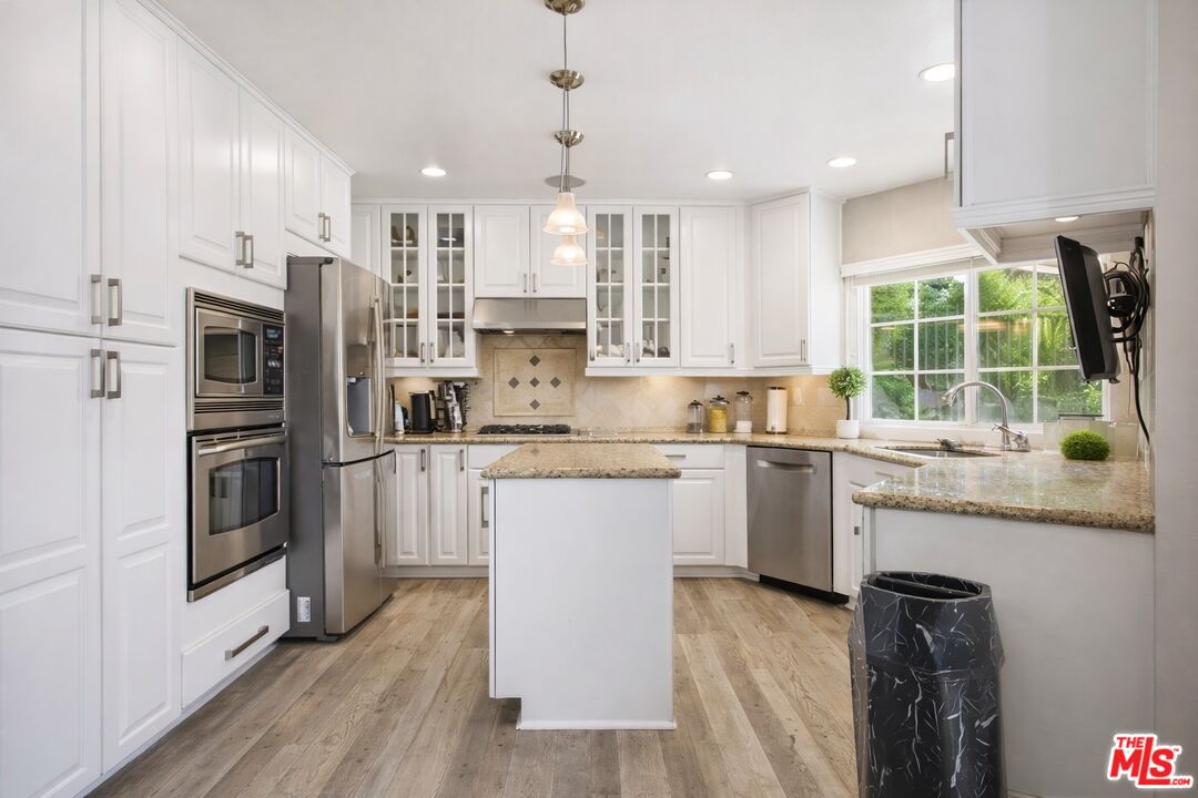 157 S Donna Ct
