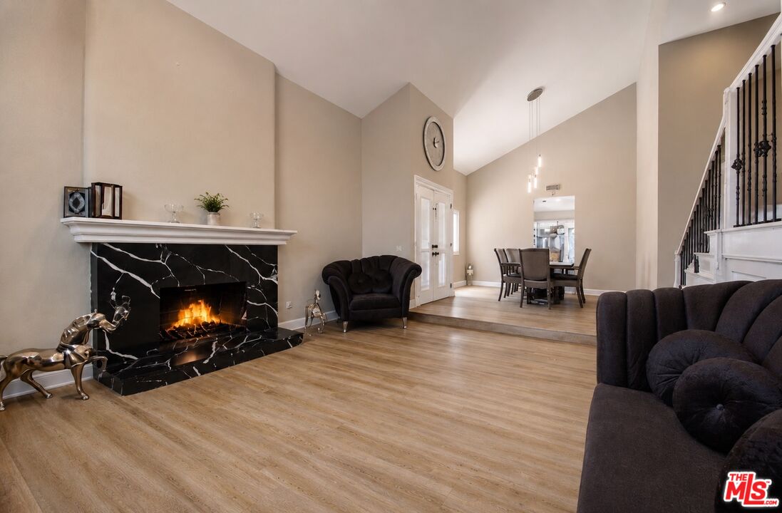 157 S Donna Ct