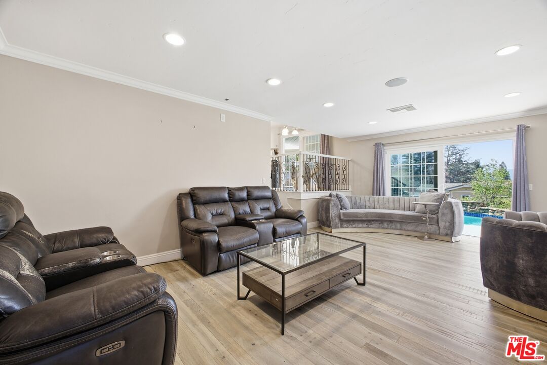 157 S Donna Ct