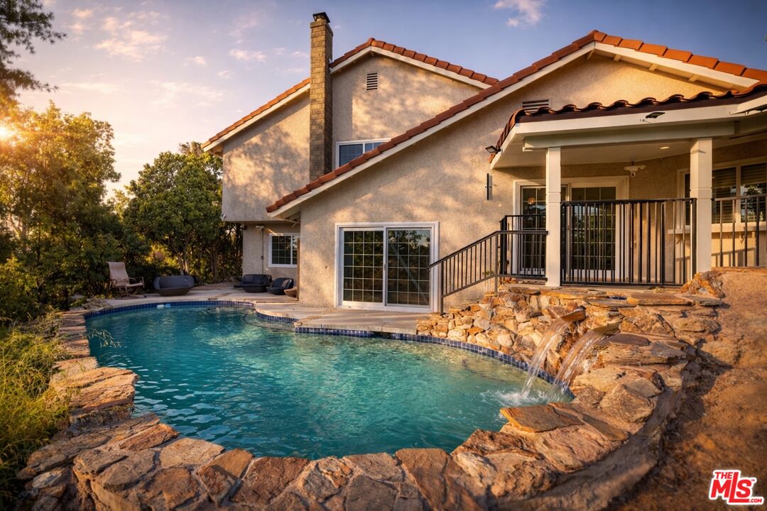 157 S Donna Ct