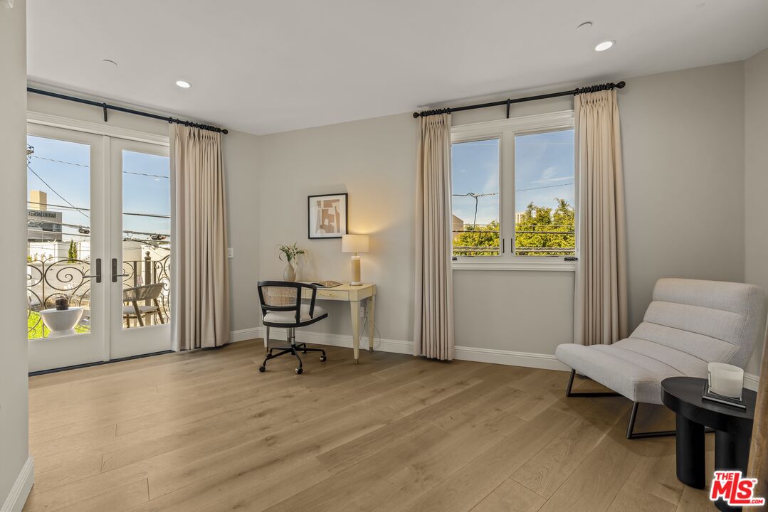 1825 Pandora Ave Unit: PH 402
