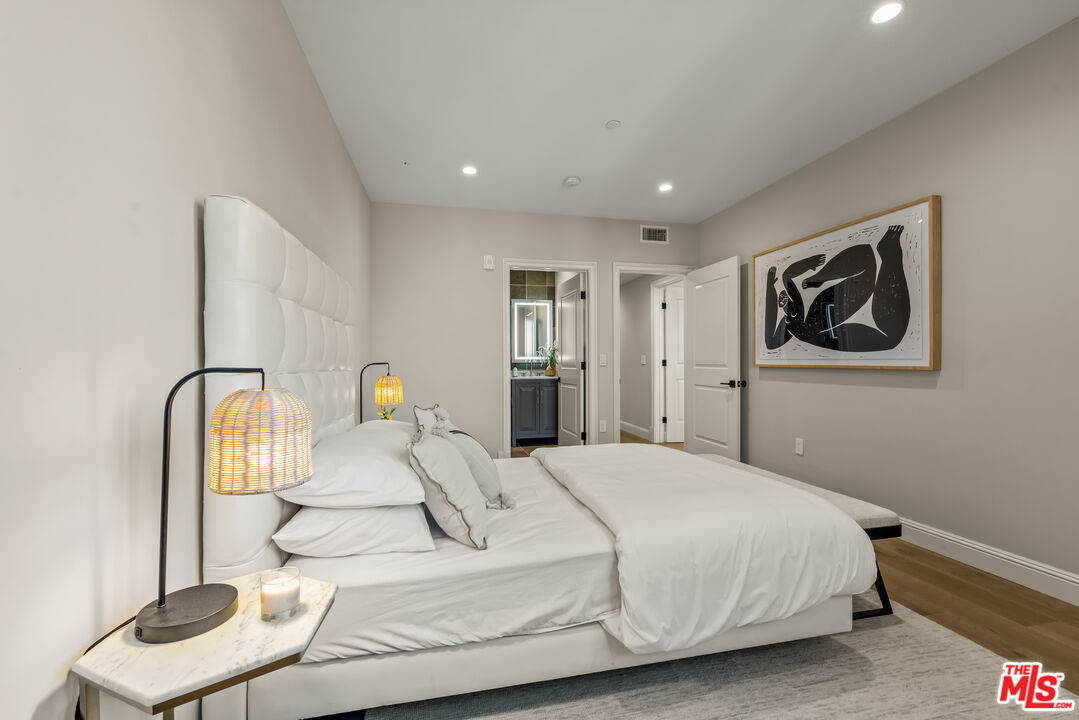 1825 Pandora Ave Unit: PH 402