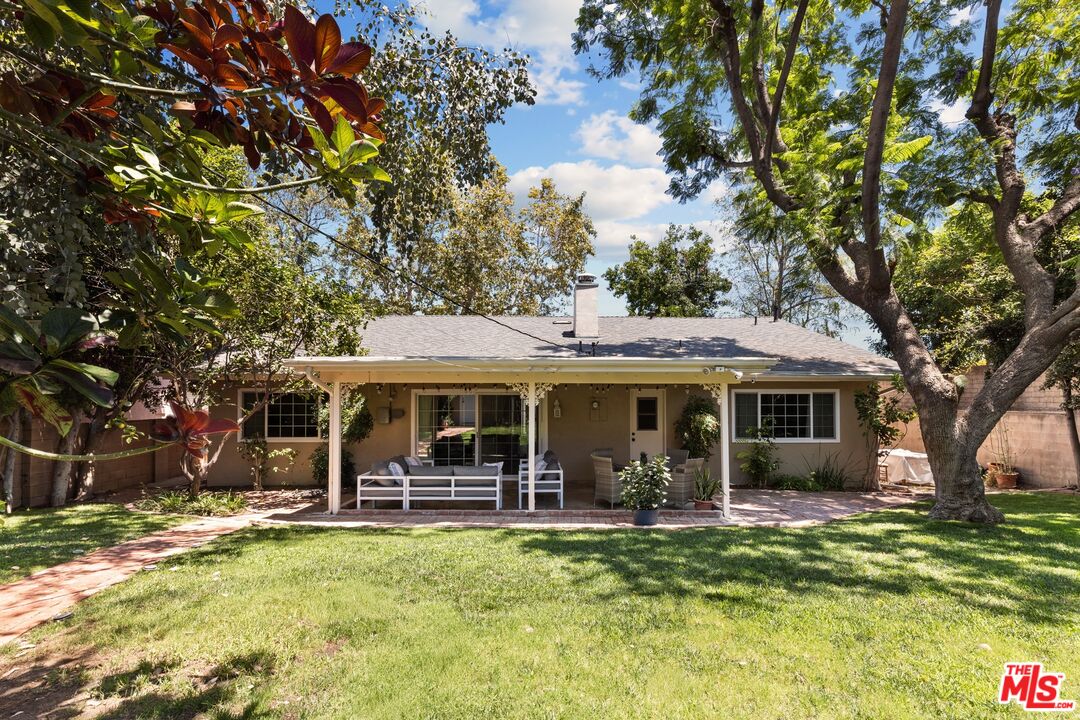 9933 Hayvenhurst Ave