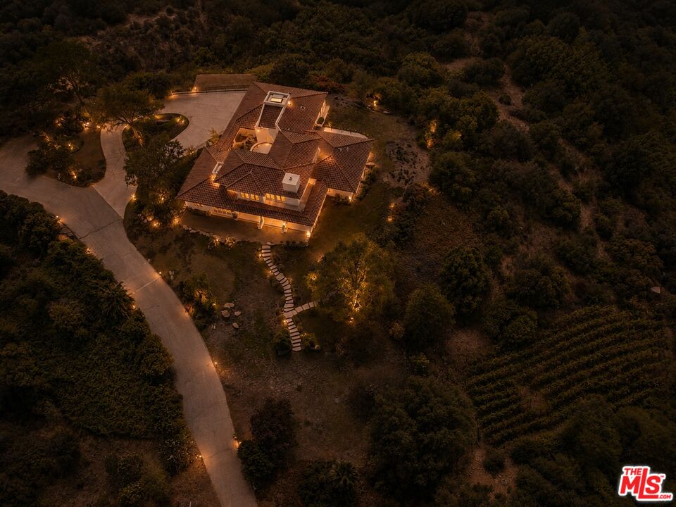 21965 Saddle Peak Rd