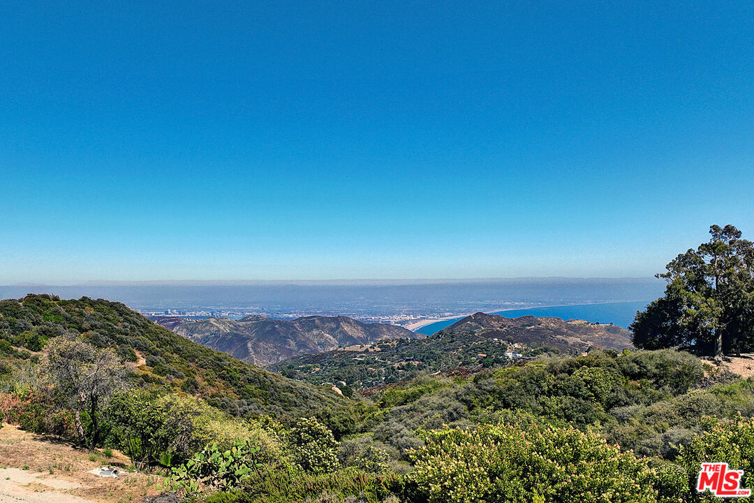 21965 Saddle Peak Rd