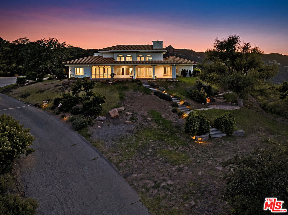 21965 Saddle Peak Rd