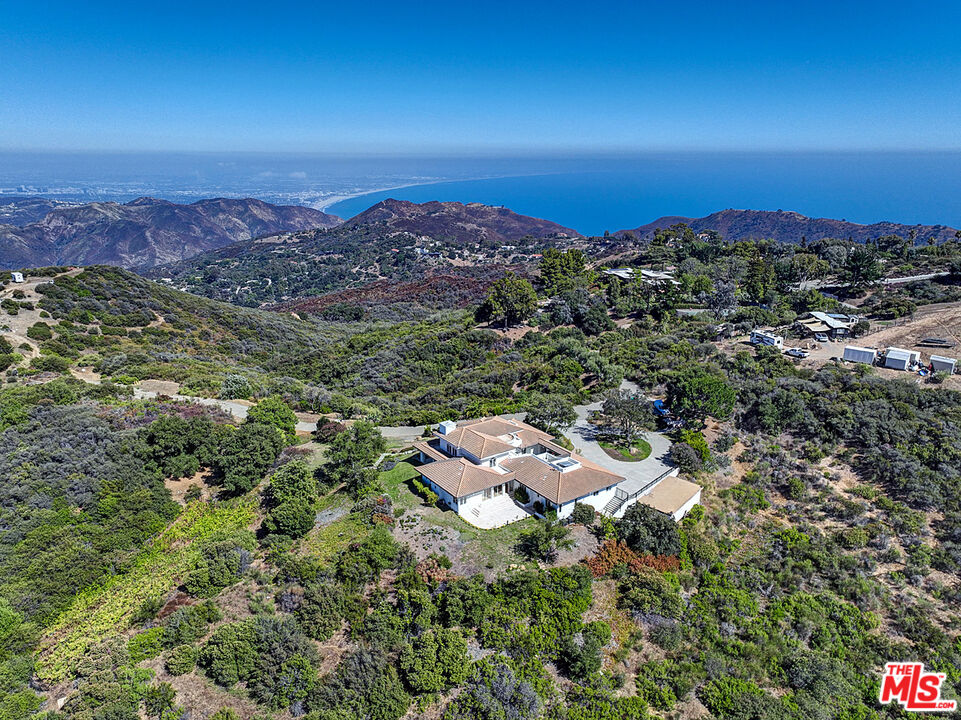 21965 Saddle Peak Rd