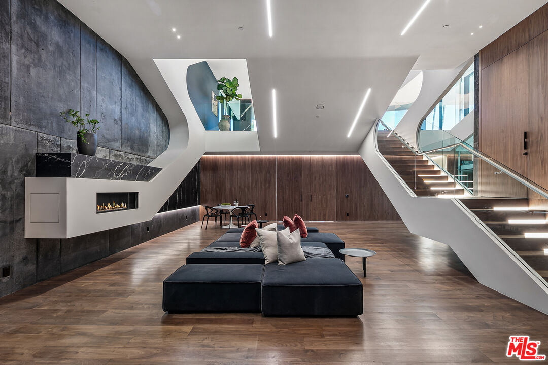 1254 Roberto Ln