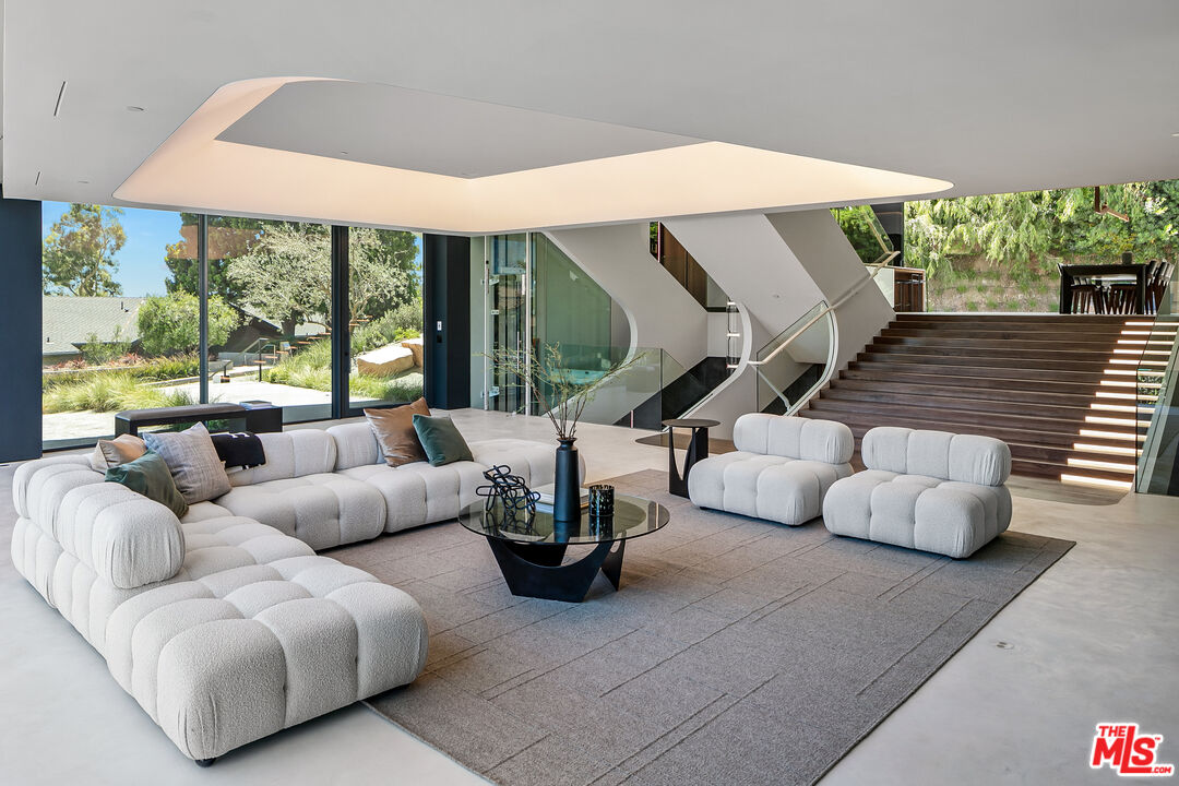 1254 Roberto Ln