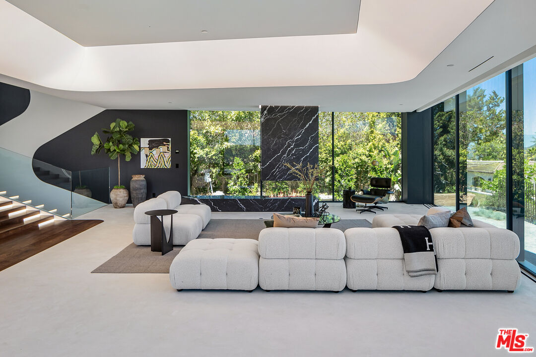 1254 Roberto Ln