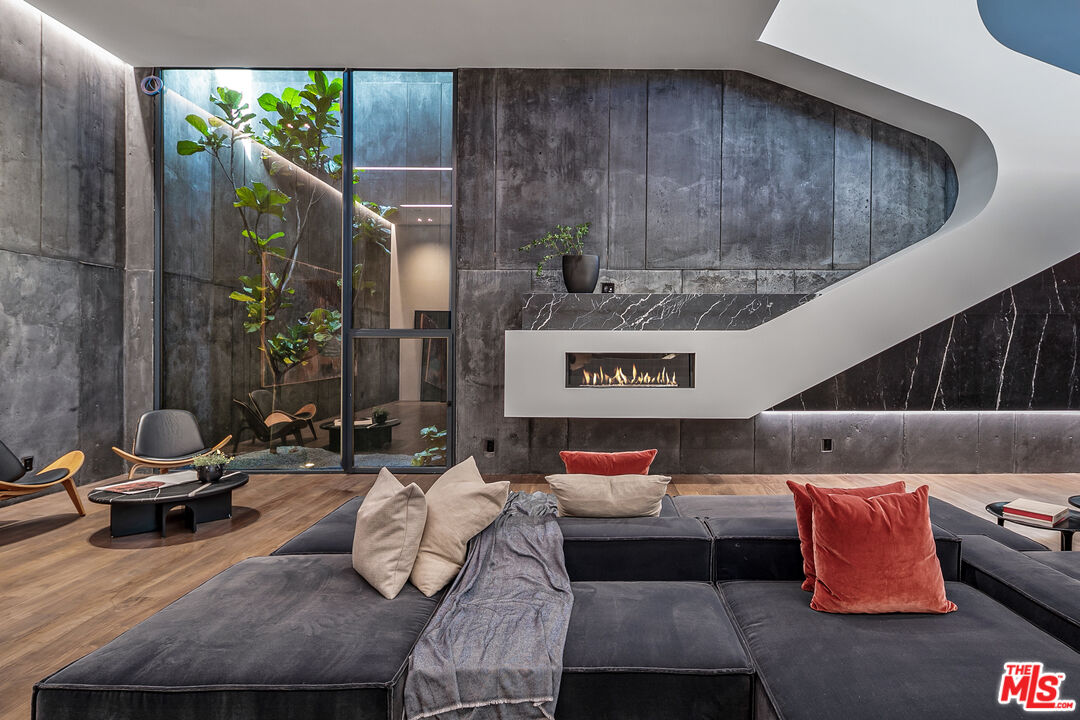 1254 Roberto Ln
