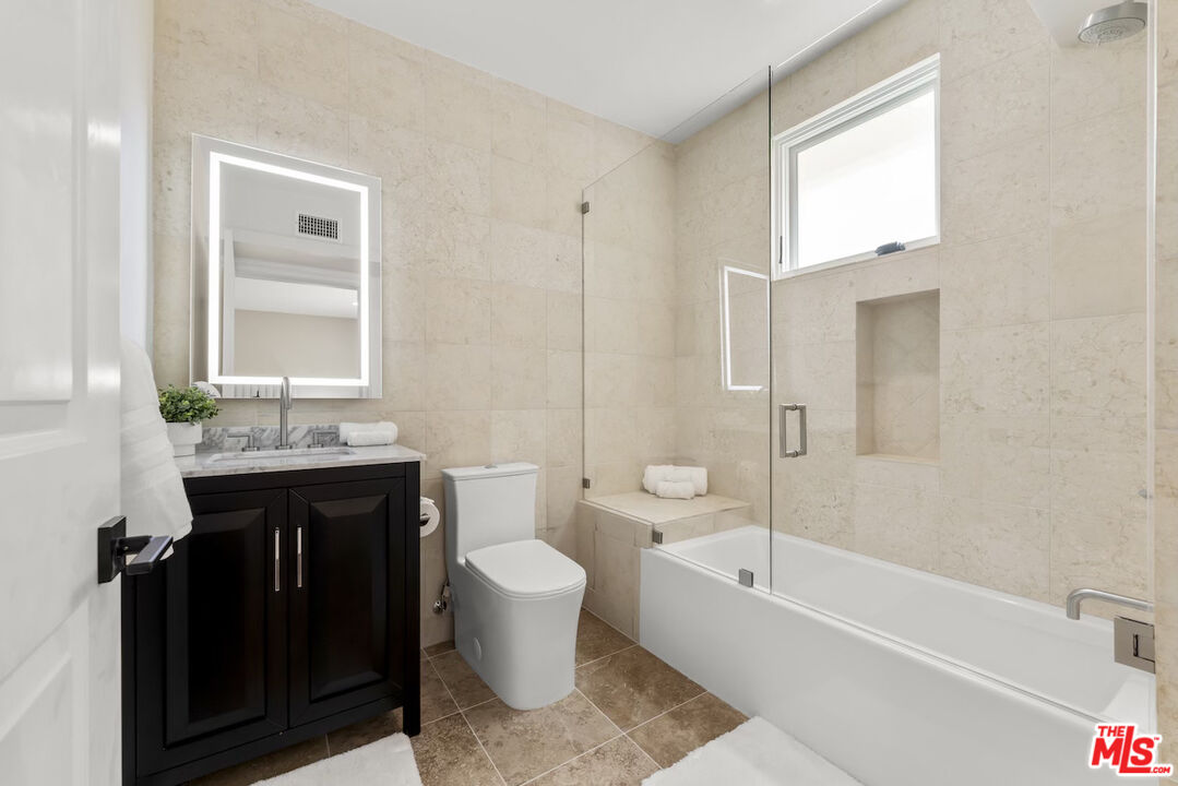 1825 Pandora Ave Unit: PH 404