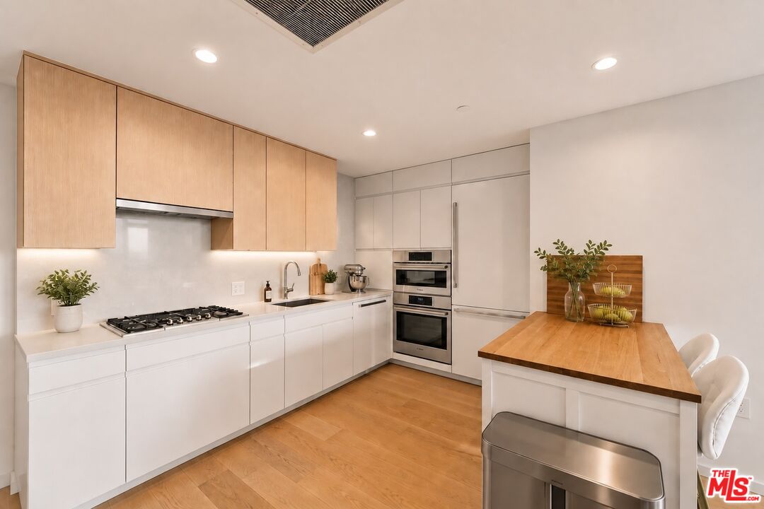 877 Francisco St Unit: 1716