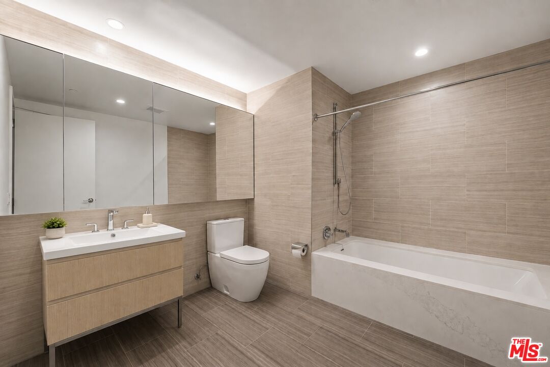877 Francisco St Unit: 1716