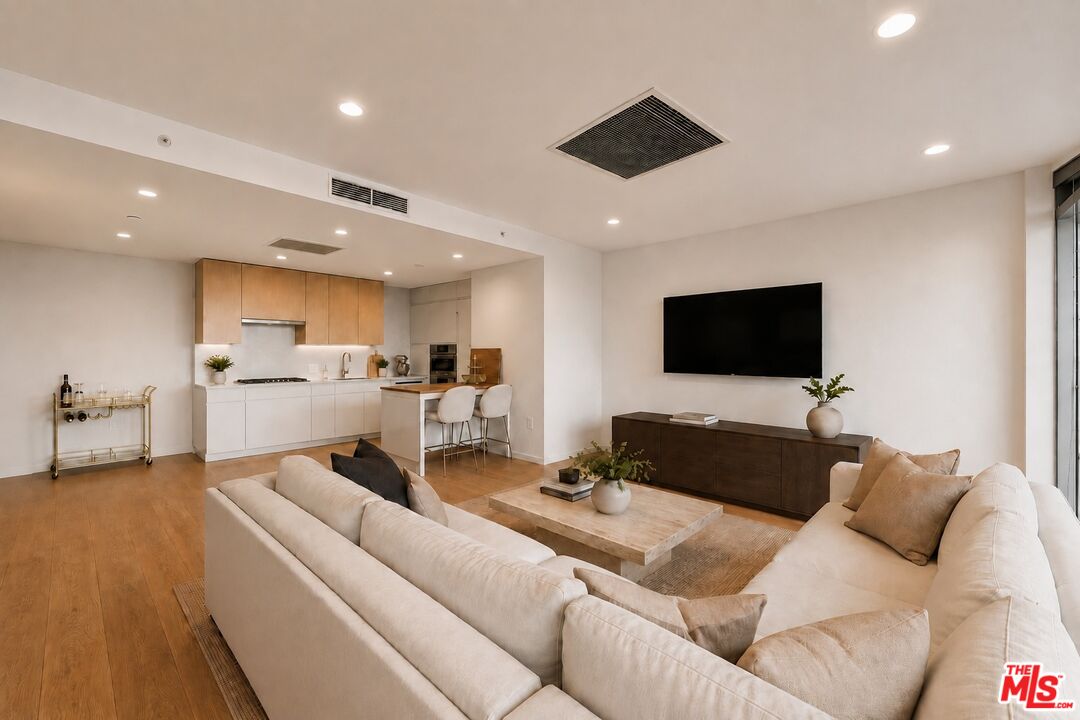 877 Francisco St Unit: 1716