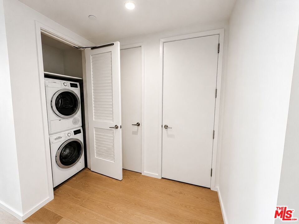 877 Francisco St Unit: 1716