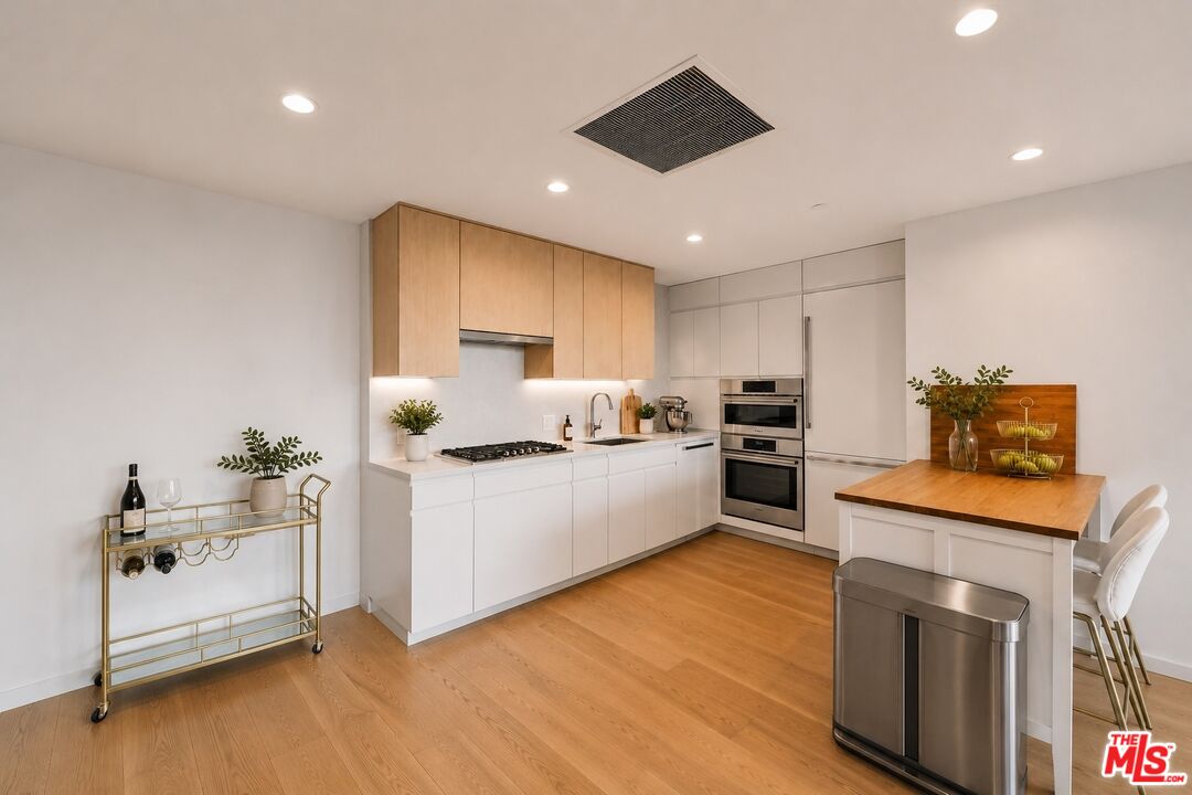 877 Francisco St Unit: 1716