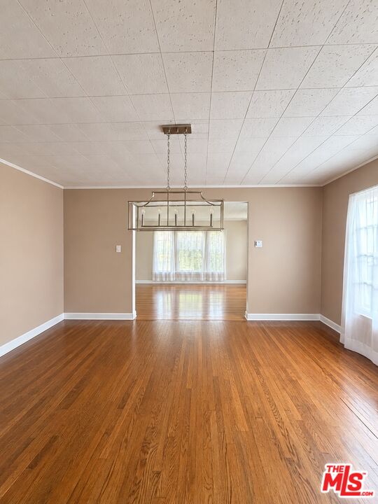 231 N Swall Dr