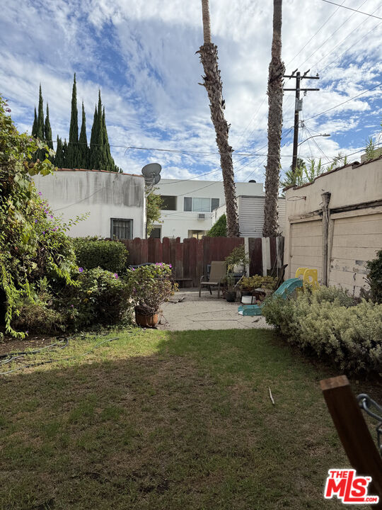 231 N Swall Dr