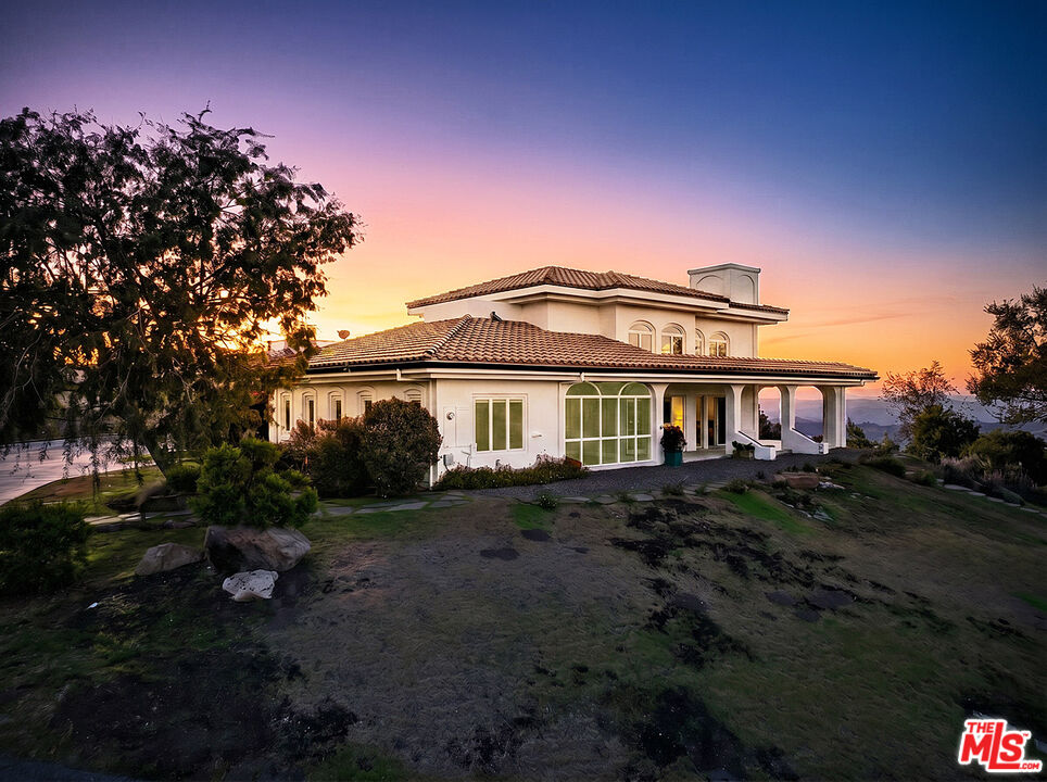 21965 Saddle Peak Rd