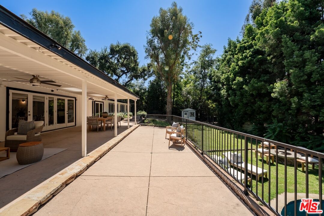 4725 Vanalden Ave