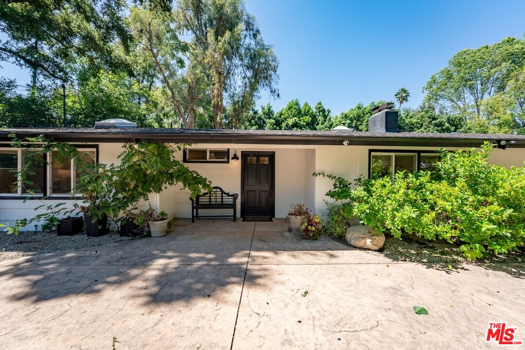 4725 Vanalden Ave