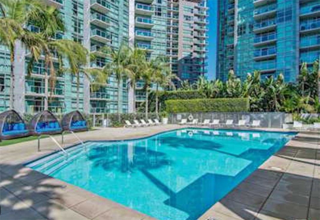 13700 Marina Pointe Dr, #924