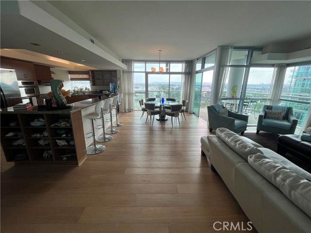 13700 Marina Pointe Dr, #924