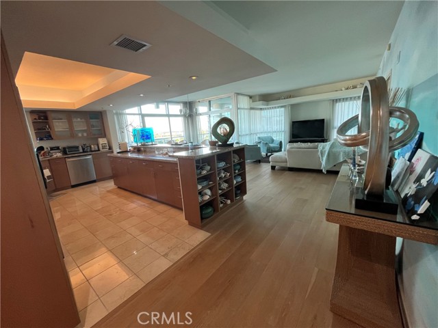 13700 Marina Pointe Dr, #924