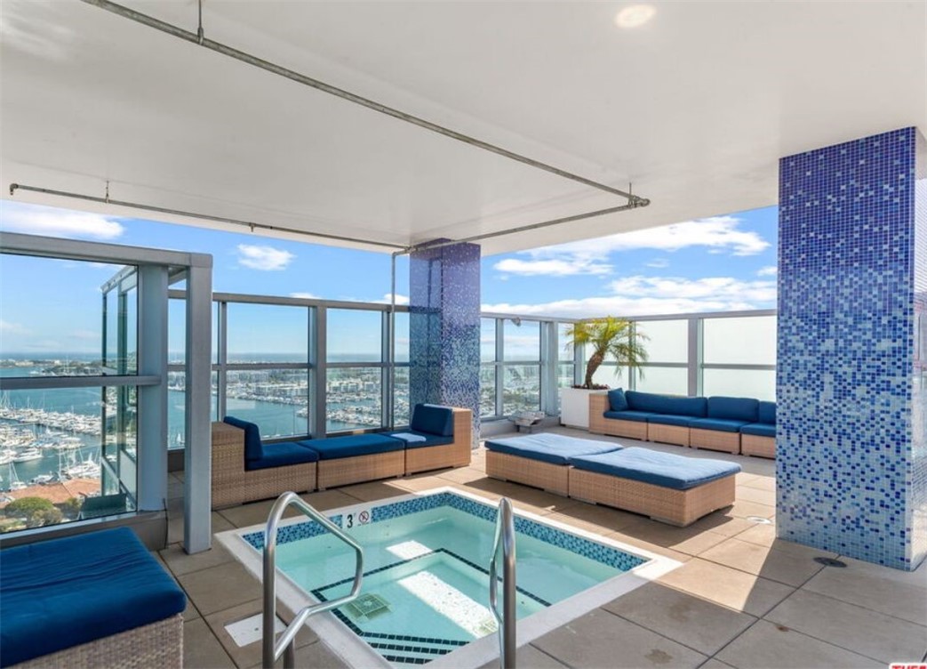 13700 Marina Pointe Dr, #924