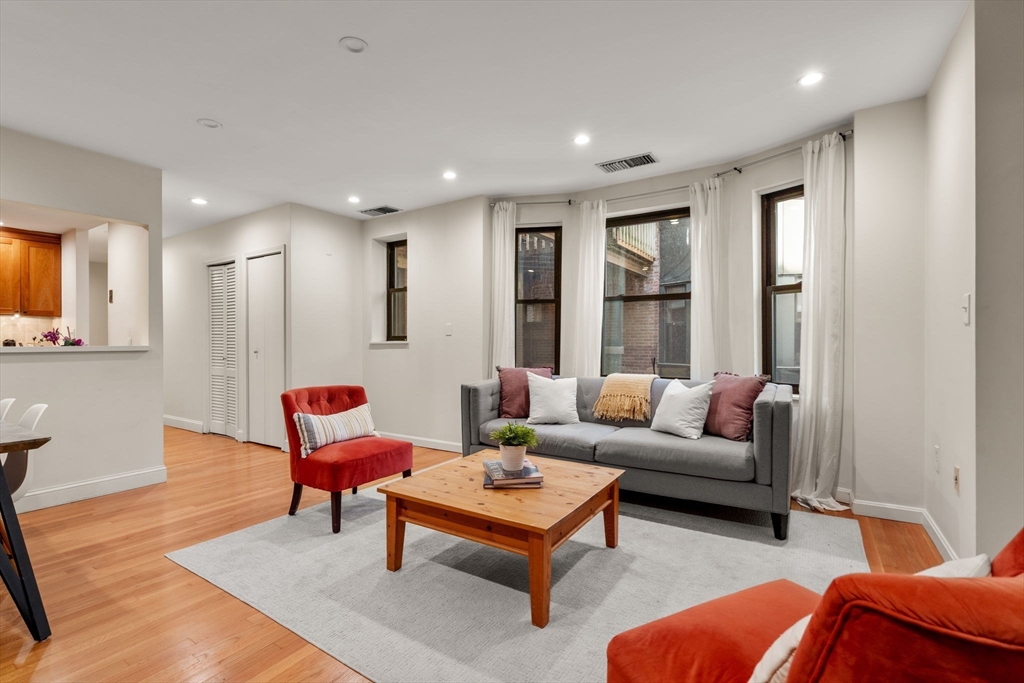 103 Gainsborough St # 108