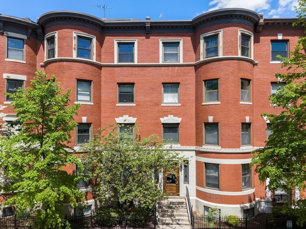 103 Gainsborough St # 108