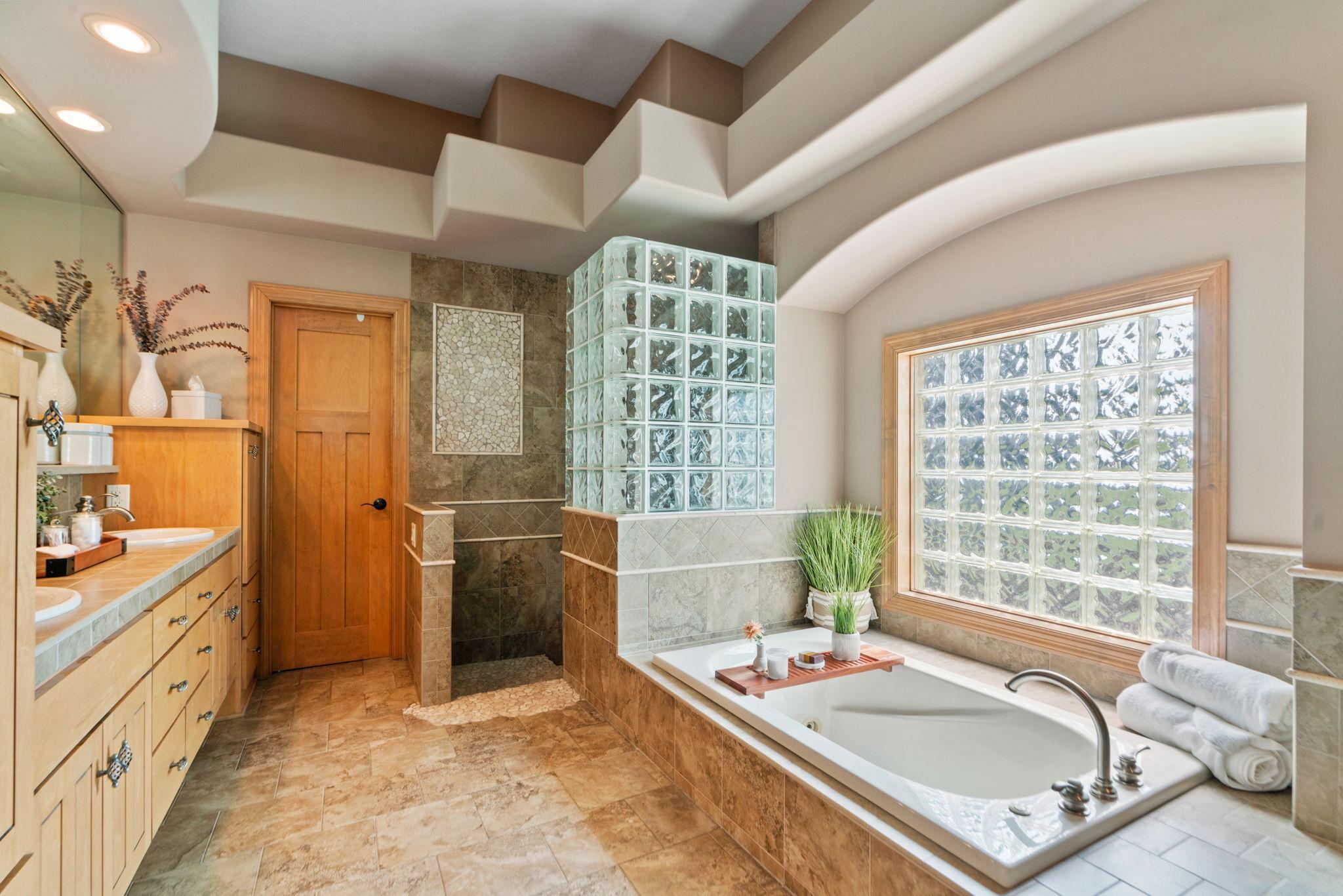 10906 Amen Court NE