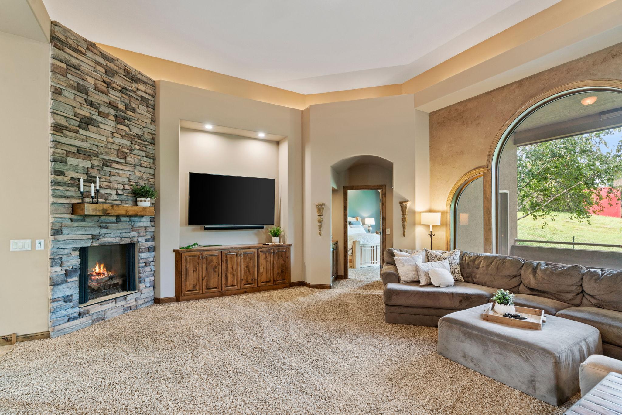 10906 Amen Court NE