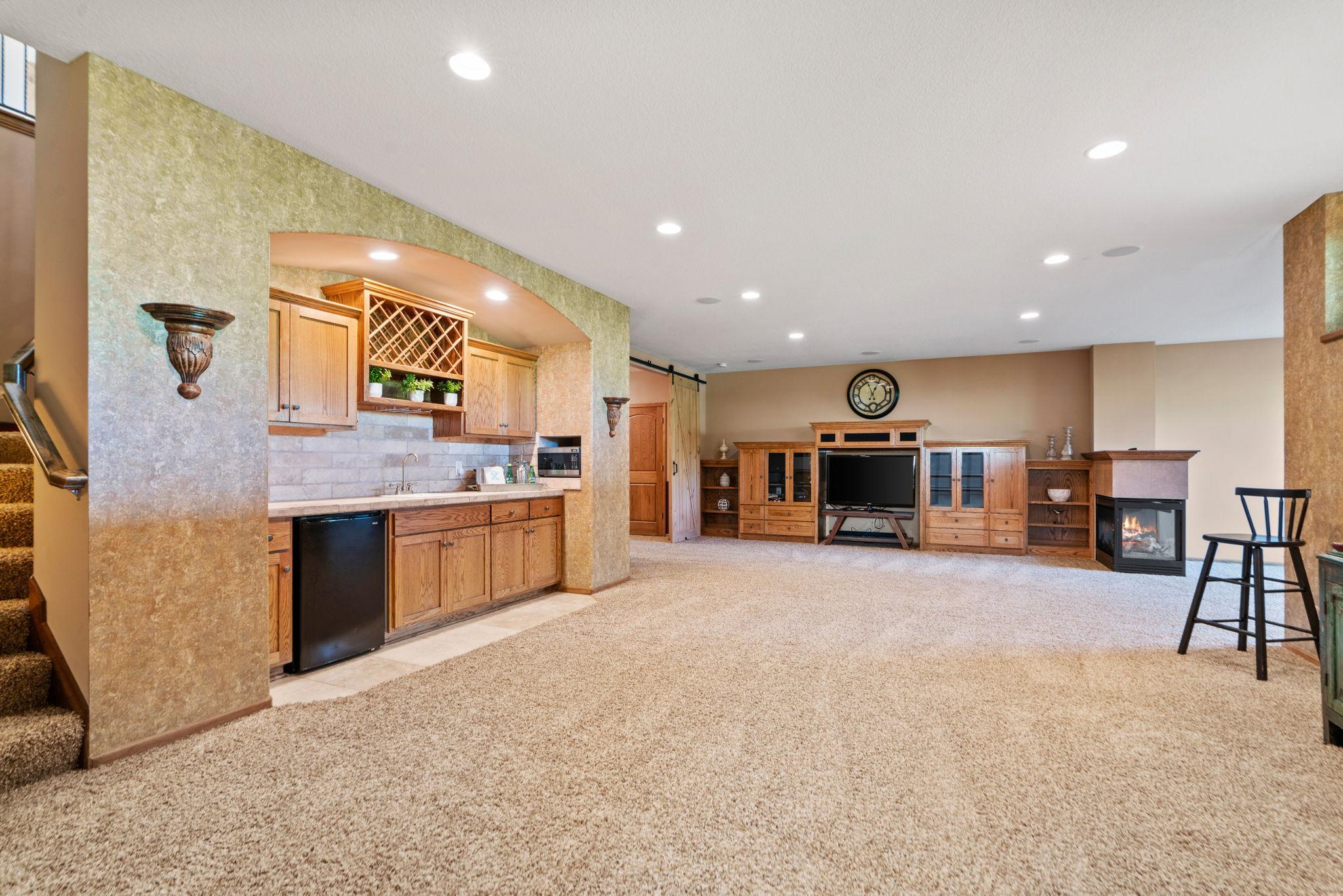 10906 Amen Court NE
