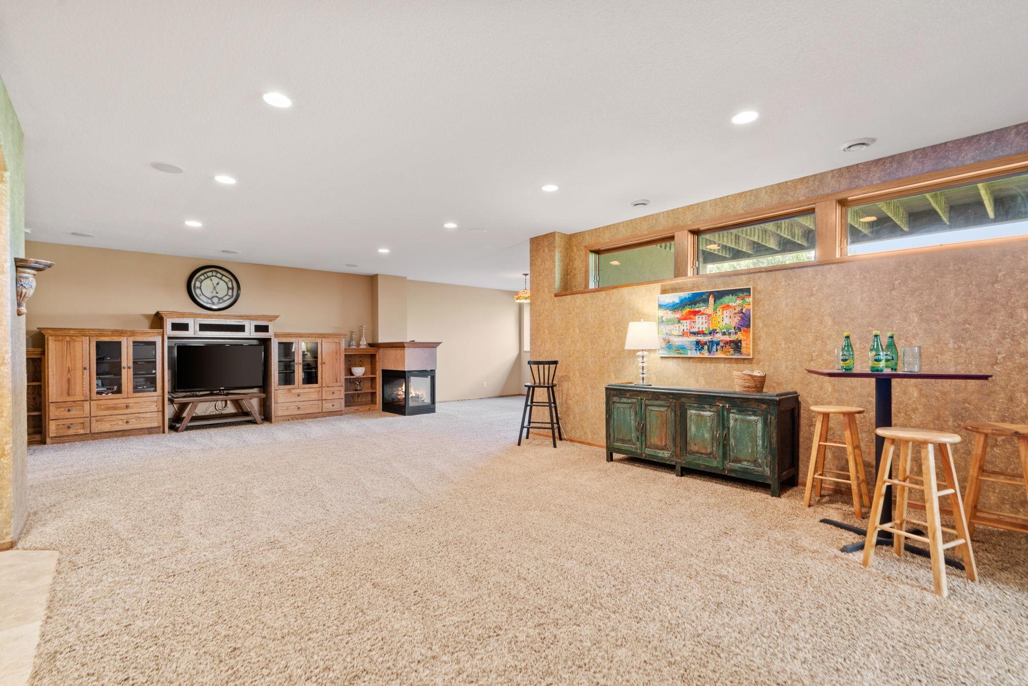 10906 Amen Court NE