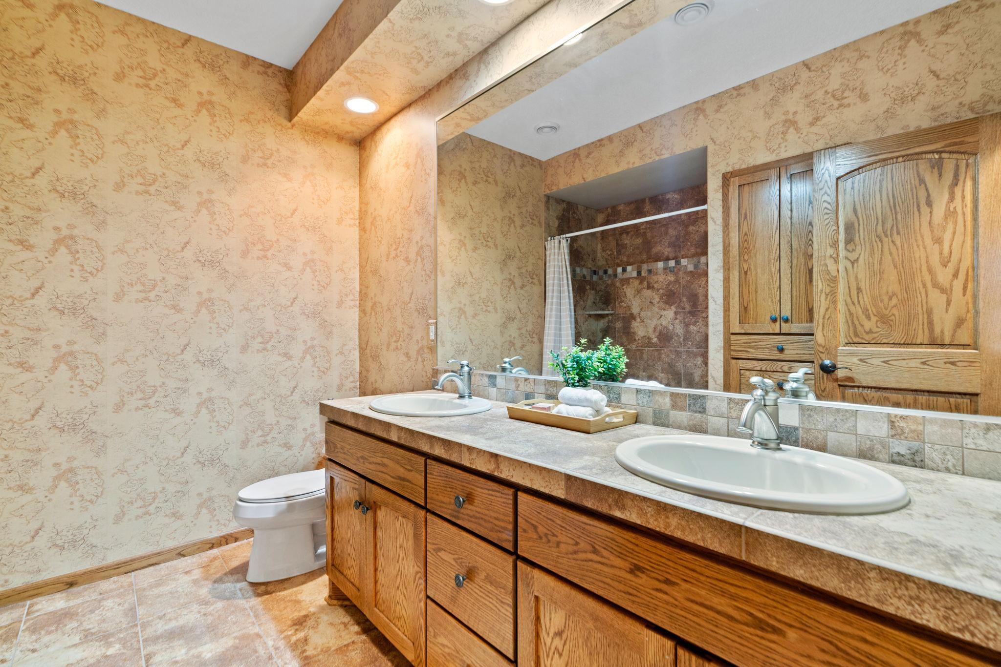 10906 Amen Court NE
